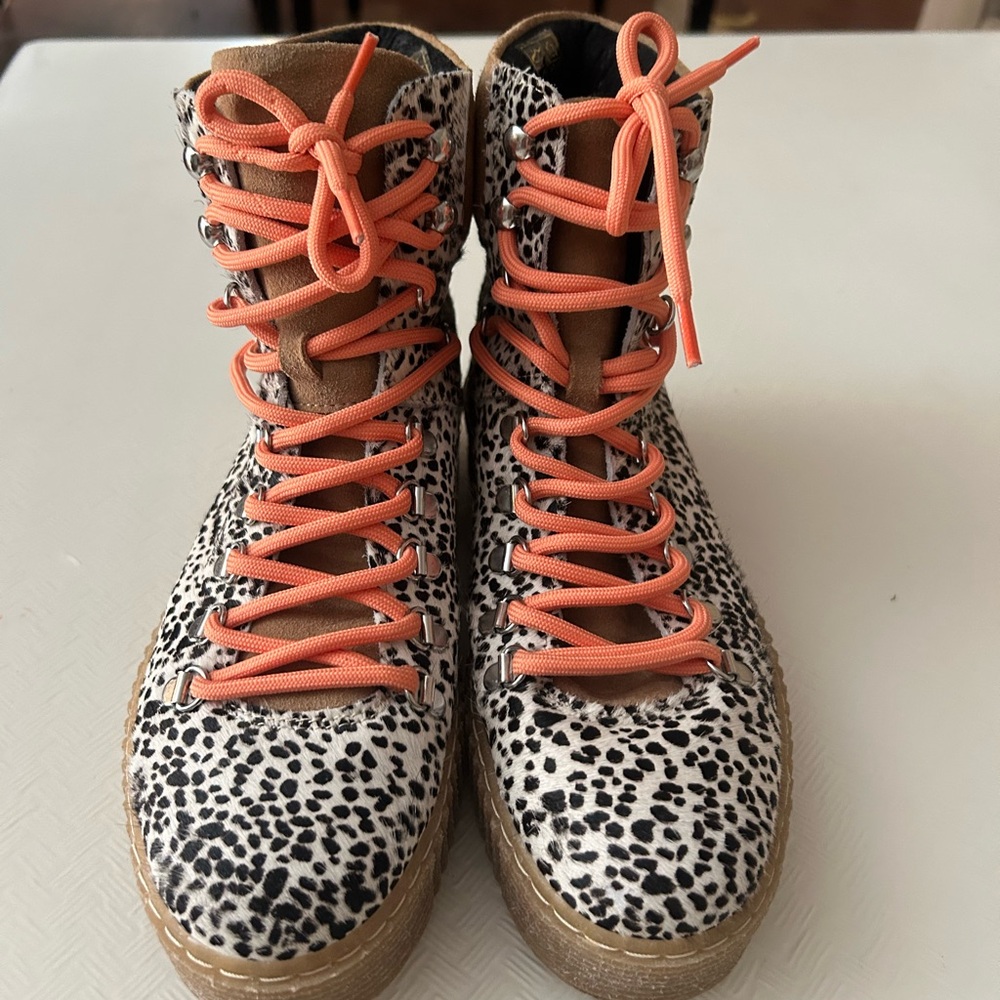 🥾Edgy Spotted Lace-Up Women's Boots with Orange Laces